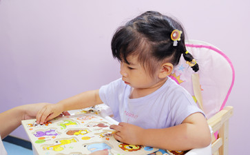 小孩语言发育迟缓在家庭里训练的方法