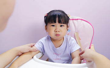 两三岁小孩的口吃可以矫正吗？