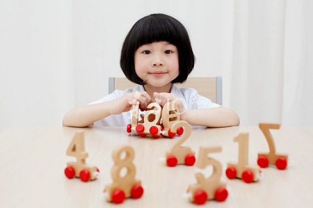 三岁的小孩不会说话怎么办